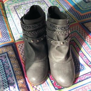 Grey Ankle boots Size 8 M